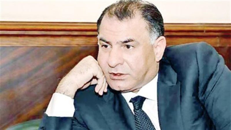 الكاتب والإعلامى