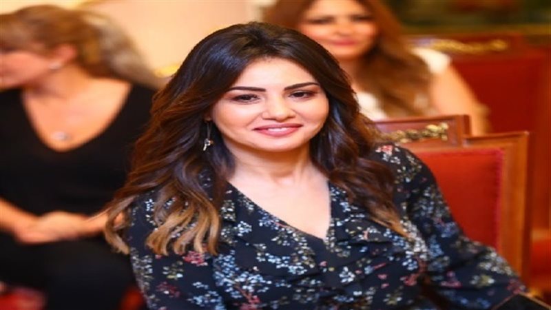 الفنانة دينا فؤاد