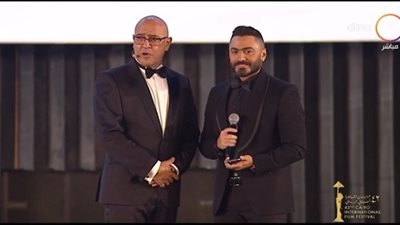 تامر حسني: فخور بتشبيهي بالعندليب الأسمر