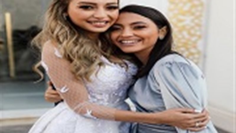 مي الغيطي وشقيقتها