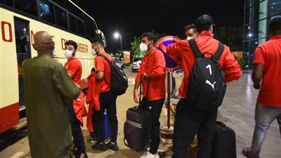 سفير مصر بالنيجر يستقبل بعثة الأهلي في المطار