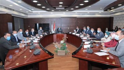 تفاصيل اجتماع وزير النقل مع قيادات الهيئة العامة للطرق والكباري 