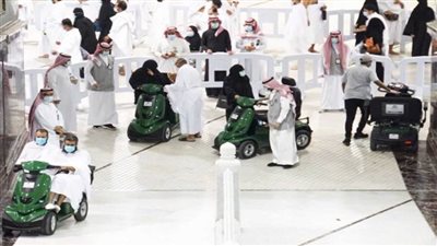 بالصور.. 15 ألف معتمر يستفيدون من «تنقل» بالمسجد الحرام