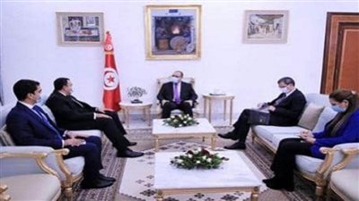  رئيس الحكومة التونسية يناقش مع السفير المصري تدشين أول خط ملاحي بين البلدين