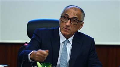  لمواجهة كورونا.. طارق عامر يبحث مع وزيري 