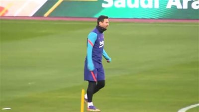 «عاد الملك».. ميسي يشارك في تدريبات برشلونة استعدادا لخوض السوبر الإسباني