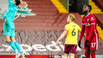 ليفربول يتعادل سلبيا ضد بيرنلي في الشوط الأول 