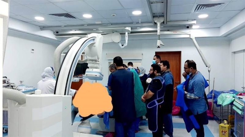 الأطباء خلال إجراء