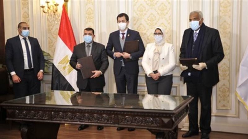 جانب من التوقيع