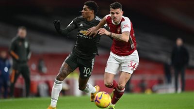 التعادل السلبي يحسم موقعة أرسنال ومانشستر يونايتد في الشوط الأول