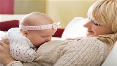 نصائح لرضاعة طبيعية صحية تساعد في نمو سليم لجسم طفلك.. إنفوجراف 