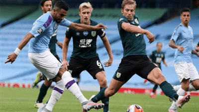 شوط أول مثير.. مانشستر سيتي يتقدم على بيرنلي بثنائية في الدوري الإنجليزي