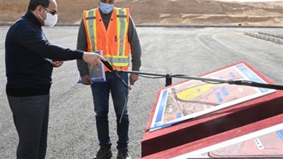 الرئيس السيسى يتفقد مشروعات تطوير طرق ومحاور مناطق شرق القاهرة