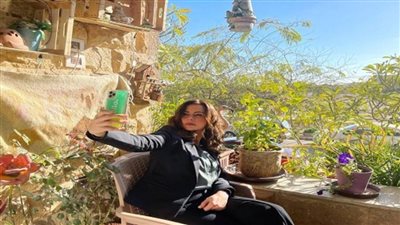 نور تُبهر متابعيها بإطلالة شمسية 