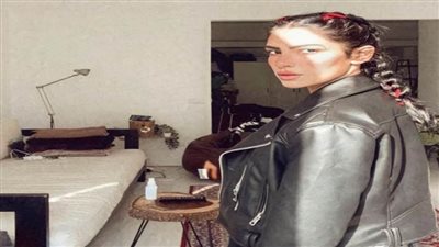 «بجاكت أسود وضفيرة».. هُدى المفتي تُبهر متابعيها على إنستجرام