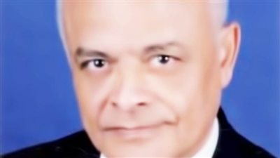 مستشار جامعة مصر للعلوم والتكنولوجيا عضواً بهيئة تحرير 