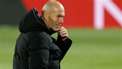 مكالمة هاتفية تكشف السر.. هل يفعلها زيدان ويغادر ريال مدريد؟ 