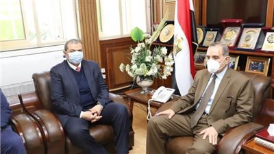 «سعفان» يسلم وثائق تأمين تكافلي للصيادين والعمالة غير المنتظمة بكفر الشيخ 