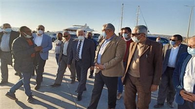 بالصور | القصير وفودة يتفقدان ميناء الصيد ومصنع الثلج بالطور
