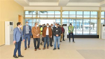 عاجل | بالصور | وزير الطيران يسلم مطار سوهاج الدولي شهادة الاعتماد الصحي للسفر الأمن 