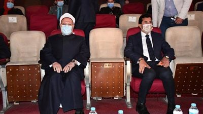 بالصور | المفتي ووزير الرياضة في لقاء مفتوح مع الشباب حول 