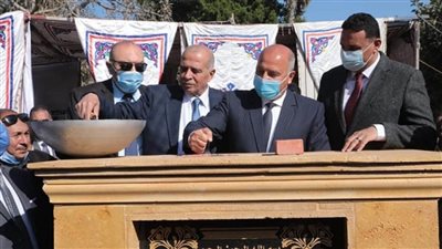 بالصور | وزير النقل يضع حجر الأساس لـ 