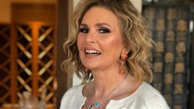 يسرا: عمرو دياب من المعجبين بأغنية 3 دقات.. وهذه حكايتى مع المطبخ