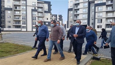 بالصور | مسئولو الإسكان يتفقدون المشروعات السكنية والخدمية بـ 