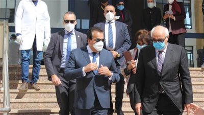 بالصور.. وزير التعليم العالى يتفقد لجان الامتحانات بجامعة المستقبل