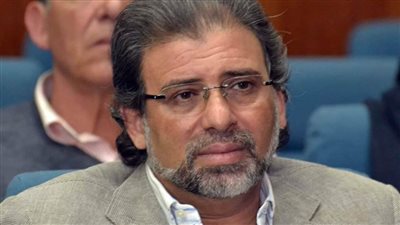 خالد يوسف يحضر صلاة الجنازة على شقيقه صلاح بالقليوبية