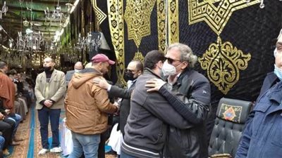 خالد يوسف يتلقى العزاء فى وفاة شقيقه صلاح بـ 