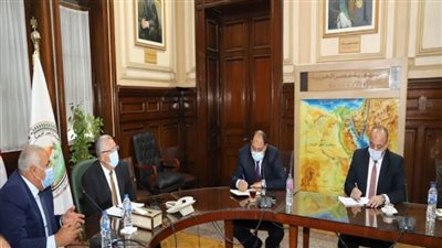 بالصور | وزير الزراعة يبحث مع محافظ الوادي تنمية الثروة السمكية ومشروع الري الحديث 