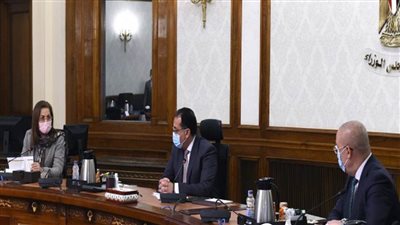 عاجل | بالصور | مدبولي يستعرض مقترح الخطة الاستثمارية لوزارتي الاتصالات والإسكان