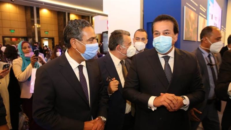الوزير اثناء الجولة