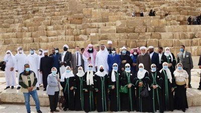 بالصور | أكثر من خمسين وزيرًا ومفتيًا ومفكرًا في أهرامات مصر