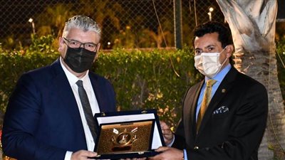وزير الرياضة يكرم رؤساء الاتحادات الدولية والأوروبية والإفريقية للدراجات