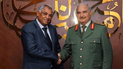 استمر أكثر من ساعة.. تفاصيل الاجتماع الأول بين حفتر والحكومة الليبية الجديدة