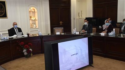 وزير الإسكان يستعرض التصميمات المُقترحة لتطوير واجهات مبنى جراج الأوبرا والمبنى الإدارى لمحافظة القاهرة 