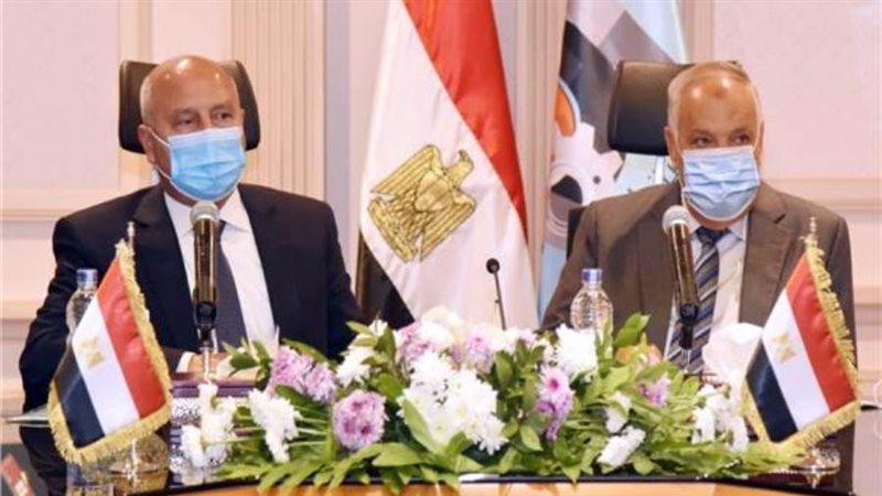 جانب من التوقيع