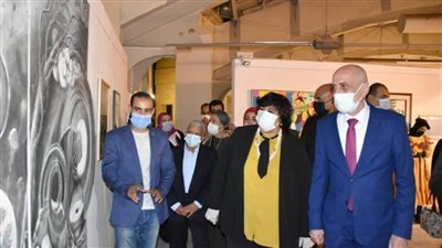 بالصور | وزيرة الثقافة: صالون الشباب يتيح الفرصة للواعدين للتعبير عن أنفسهم 