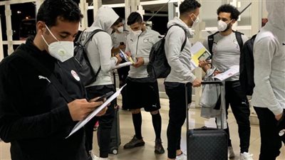 في حضور السفير..  بعثة المنتخب الوطني تصل نيروبي (صور)