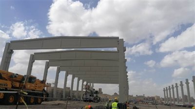 بدء تركيب الهيكل الخرساني الرئيسي لأكبر مصنع غزل في العالم بالمحلة
