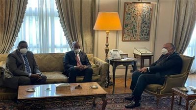 بالصور | وزير الخارجية يستقبل نظيره الصومالي ووزير الدولة لشئون الرئاسة 