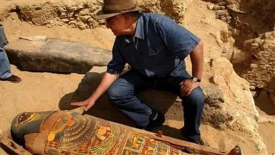 زاهي حواس يكشف حقيقة علاقة 