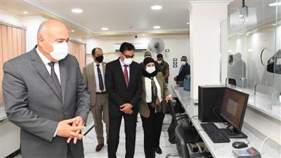 تمهيدا لإفتتاحه قريبا   محافظ قنا ونائب مساعد وزير الخارجية يتفقدان مكتب التصديقات والخدمات القنصلية  