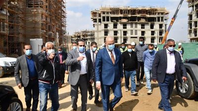 وزير الإسكان يتفقد الموقف التنفيذي لمشروع تطوير منطقة سور مجرى العيون 