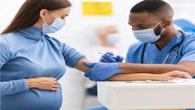 دراسة طبية: لقاحات كورونا آمنة للحامل ولا تضر الطفل 