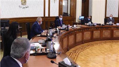 «مدبولي» يُتابع مع رئيس «الهيئة العربية» خطة تصنيع 1000 عربة بضائع 