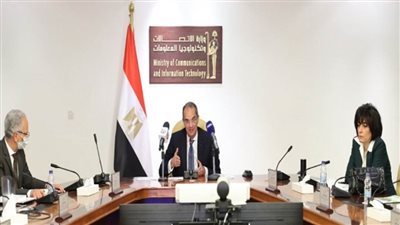 بالصور | وزير الاتصالات يلتقي مجموعة من رواد العمل الحر خريجي 
