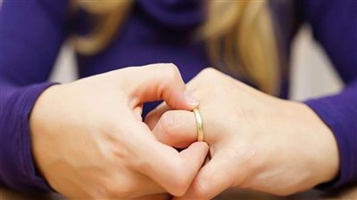 لرفعها دعوى خلع.. حبس زوج تعدى على زوجته داخل محكمة الأسرة بالإسكندرية